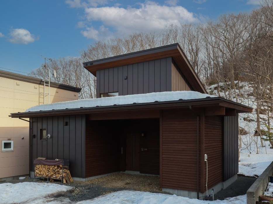 塗り壁・無垢床・造作が魅力の暖かい家　小樽T邸