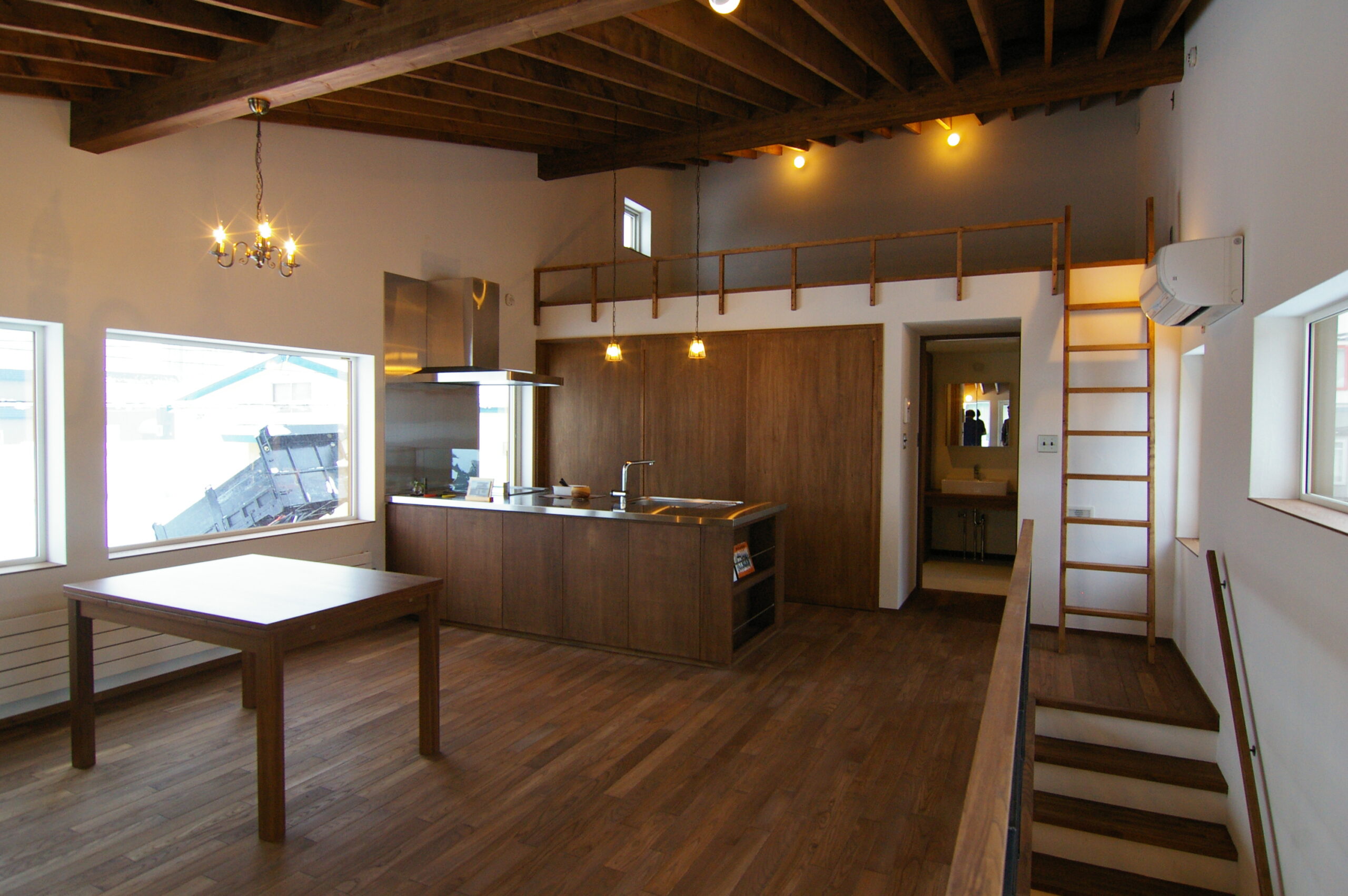 お施主さんこだわりの照明にてさらに・・・