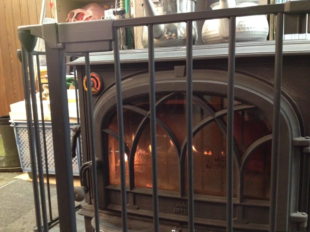 寒～い冬と節電にも一役買って大活躍の薪ストーブ！