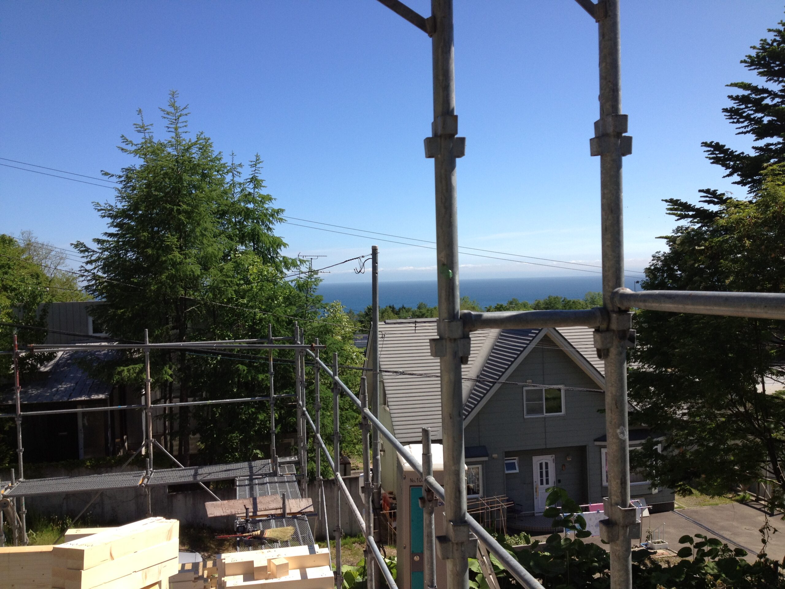 夏本番！　現場にはさわやかな風が・・・。