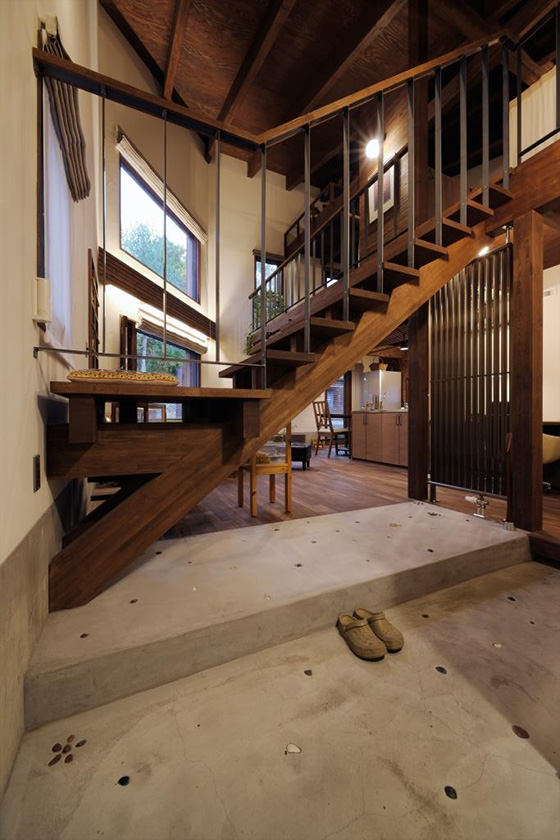 家の前からすぐ登山！自然大好きな札幌市西区のご夫婦のシックな住宅