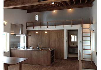 広がりを感じさせる住宅